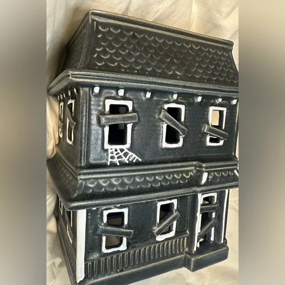 🩶 👻Pottery Barn Ceramic Haunted House - Dark Gray Medium🩶👻 - Picture 11 of 11